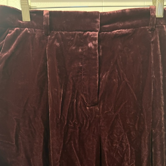 Pleated Tapered Pants in Velvet
Size 12 burgundy 
Loft brand - Picture 4 of 8